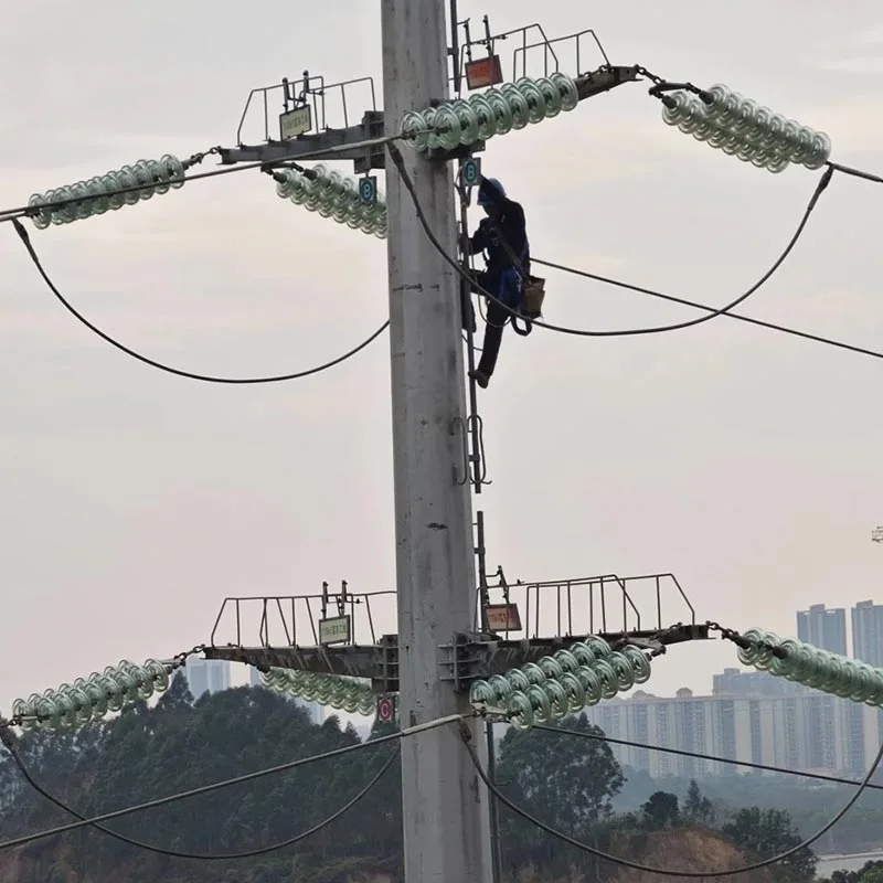 Multi-Circuit Cable Riser Pole